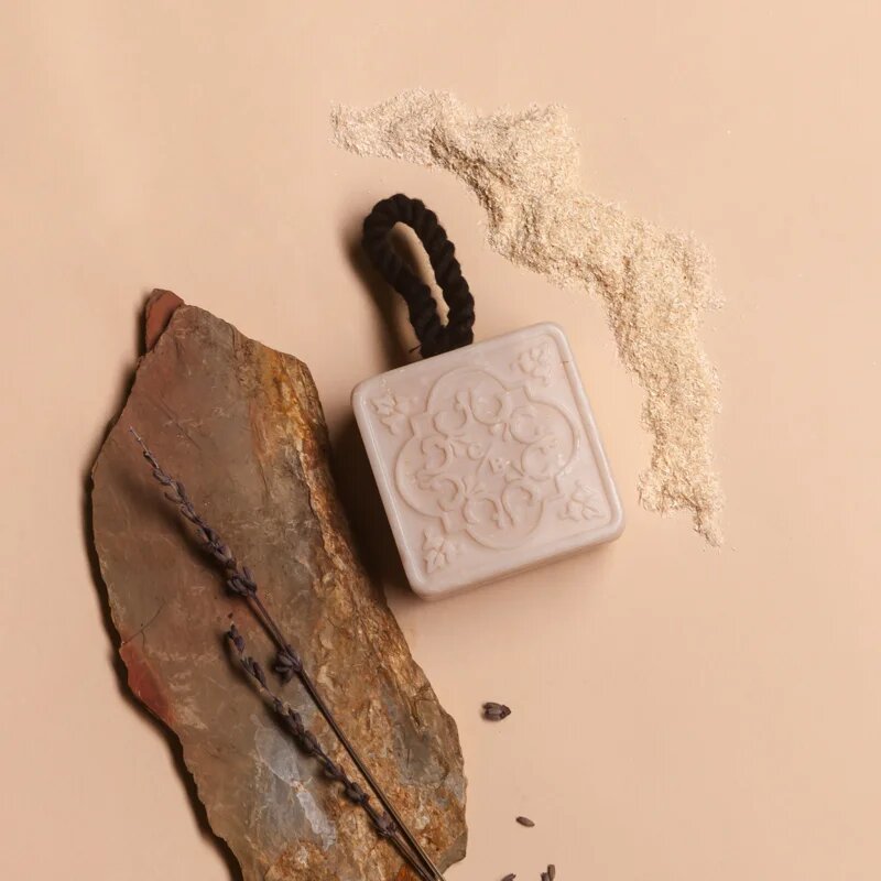 Castelbel Lavender Chamomile tuhé mýdlo s exfoliačním účinkem 150 g