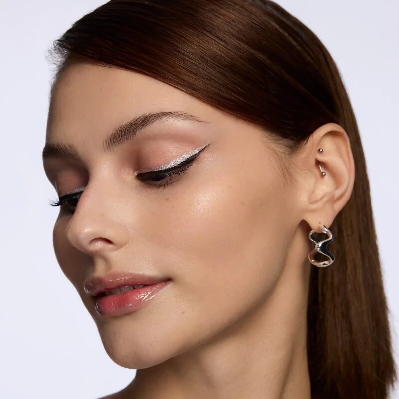 Catrice 20H Ultra Precision Gel precizní tužka na oči odstín 120 Icy Siver 1 g