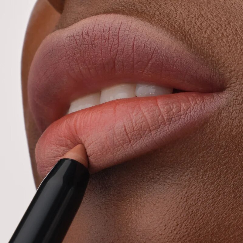 Catrice Blur-Real konturovací tužka na rty s efektem rozostření odstín 060 Curved 0.8 g
