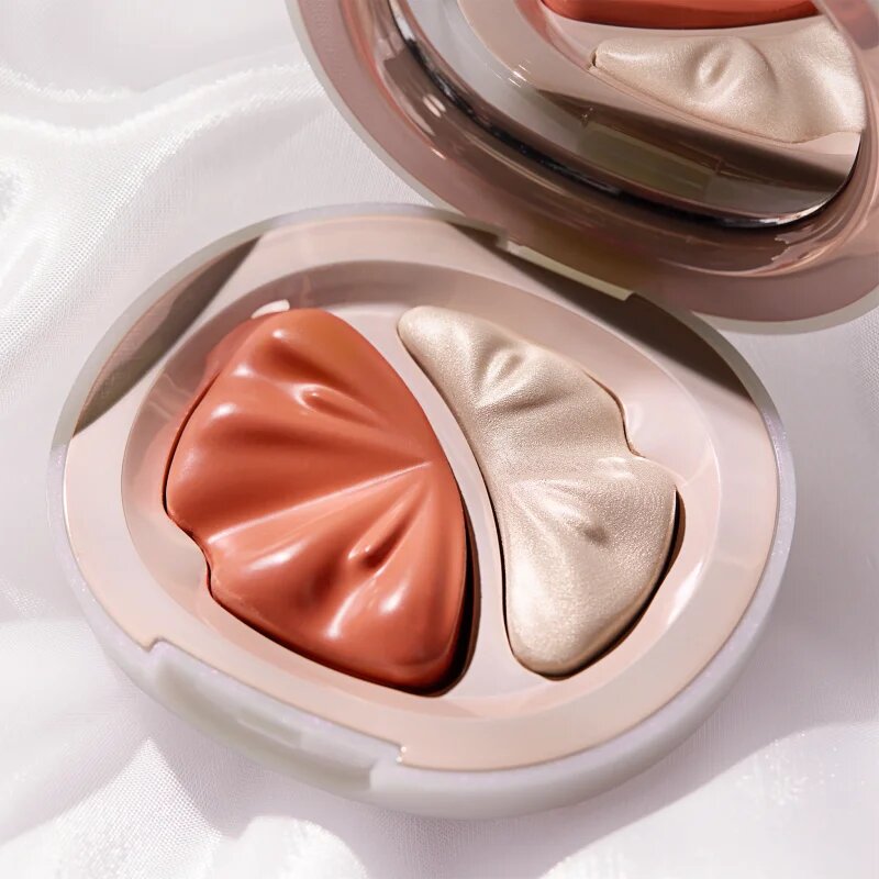 Catrice Brides & Besties tvářenka s rozjasňovačem odstín C01 Vow To Glow 8.5 g
