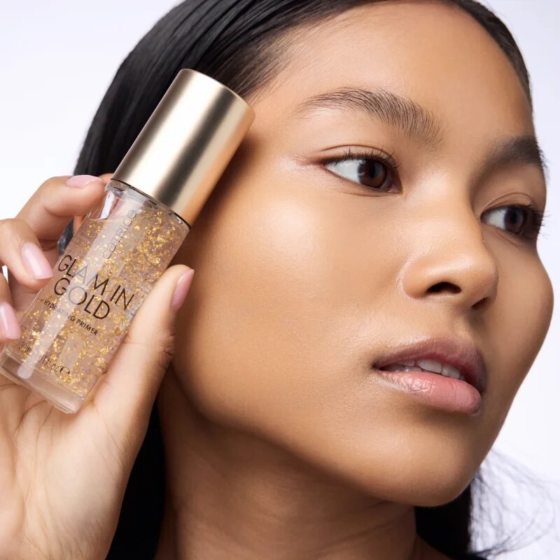 Catrice Glam In Gold Hydrating Primer hydratační podkladová báze pod make-up s 24karátovým zlatem odstín 010 Oh My Goldness 30 ml