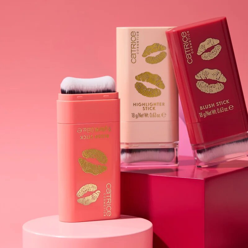Catrice KISS & GLOW krémová tvářenka v tyčince odstín C01 Cheeky Flirt 18 g