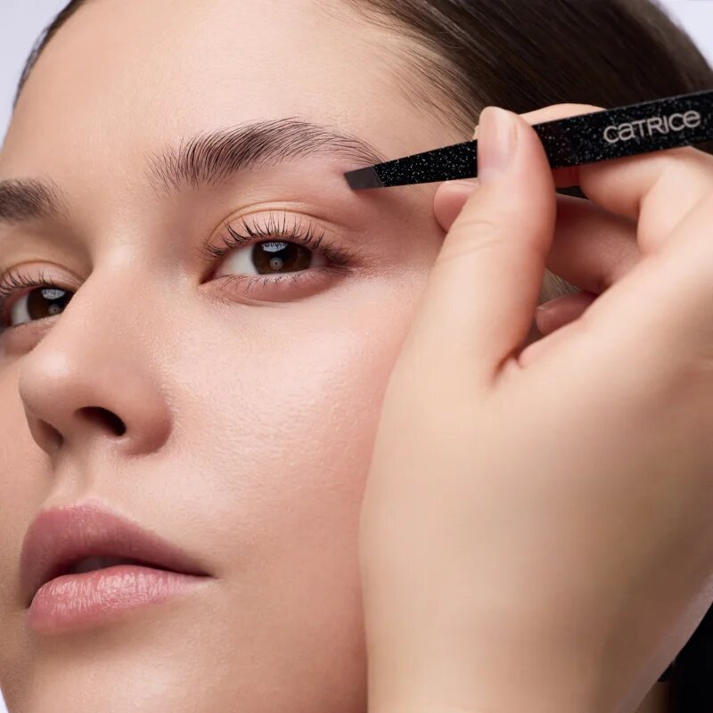 Catrice Magic Perfectors pinzeta se zešikmeným koncem 1 ks