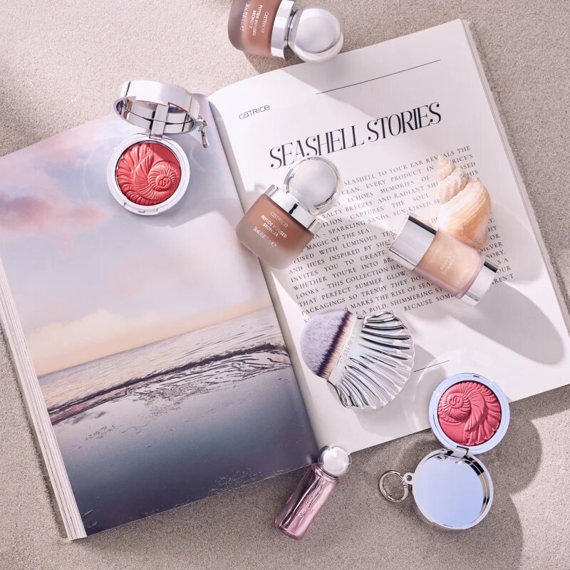 Catrice Seashell Stories rozjasňovač na obličej a tělo odstín C01 Goldplay 30 g