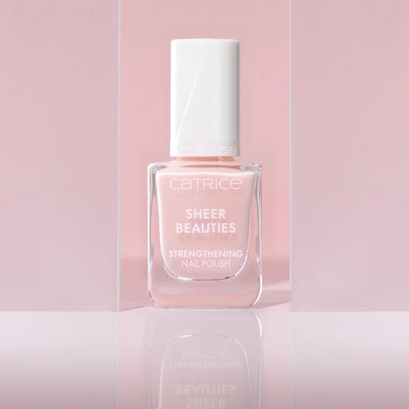 Catrice Sheer Beauties Strengthening Nail Polish posilující lak na nehty odstín 040 Fluffy Cotton Candy 10.5 ml