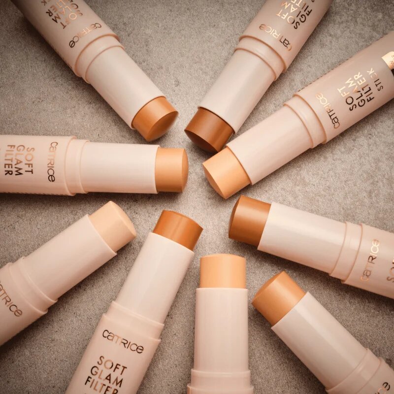 Catrice Soft Glam Filter Stick make-up v tyčince odstín 040 Medium - Tan 9 g