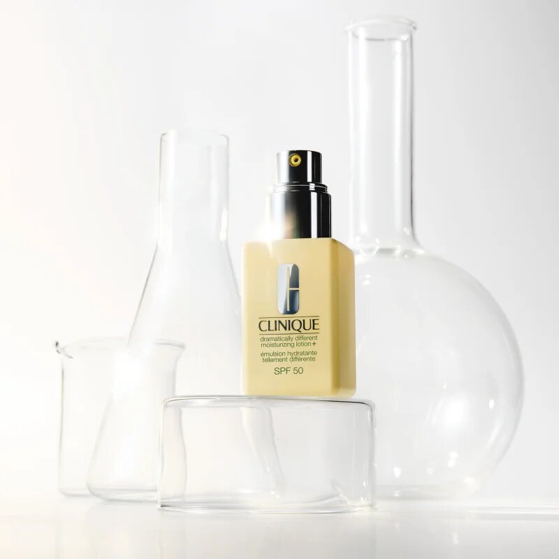 Clinique Dramatically Different™ Moisturizing Lotion SPF50 hydratační krém na obličej SPF 50 50 ml