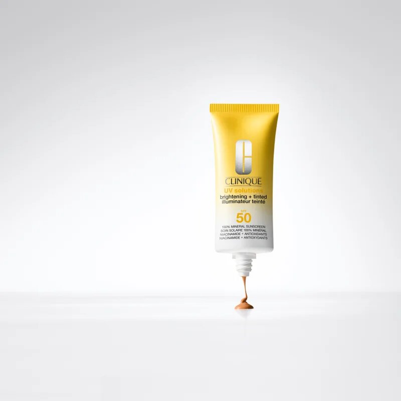 Clinique Sun UV Solutions Brightening Tinted Sunscream SPF50 rozjasňující tónovací krém odstín Medium Deep 40 ml