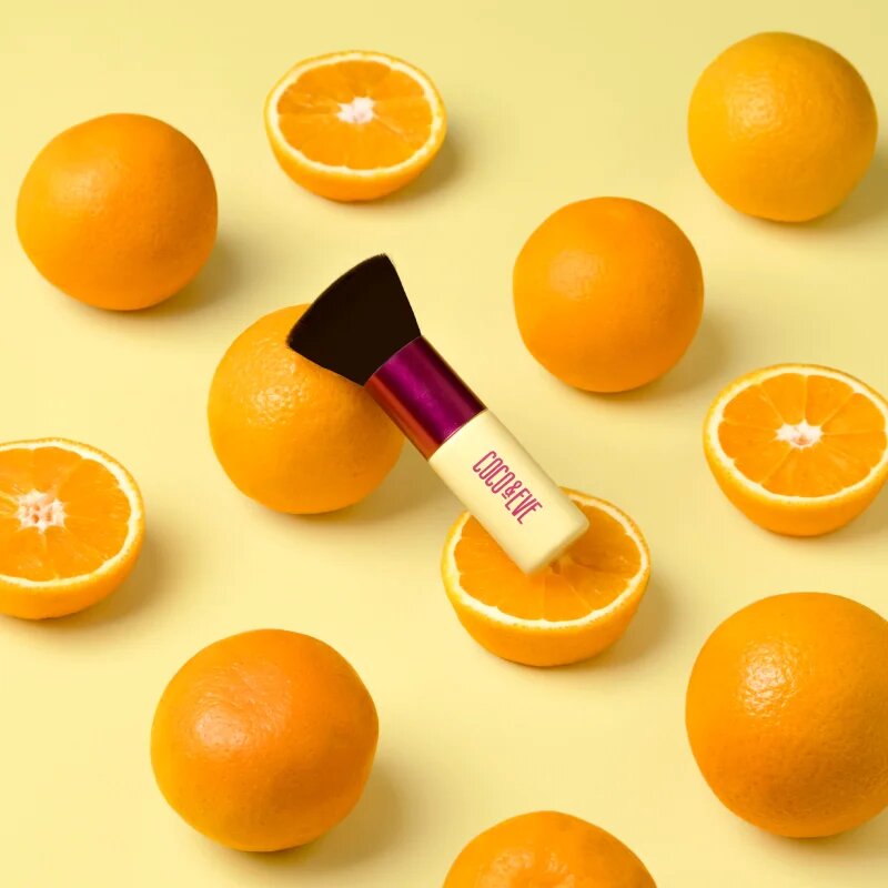 Coco & Eve Sunny Honey Deluxe Vegan Kabuki Brush štětec kabuki na tělo a obličej 1 ks