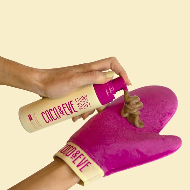 Coco & Eve Sunny Honey Soft Velvet Tanning Mitt aplikační rukavice 1 ks