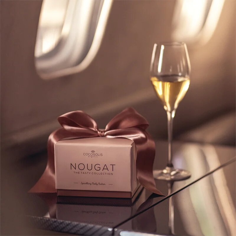COCOSOLIS NOUGAT sametové tělové máslo pro rozjasnění a hydrataci se třpytkami 250 ml