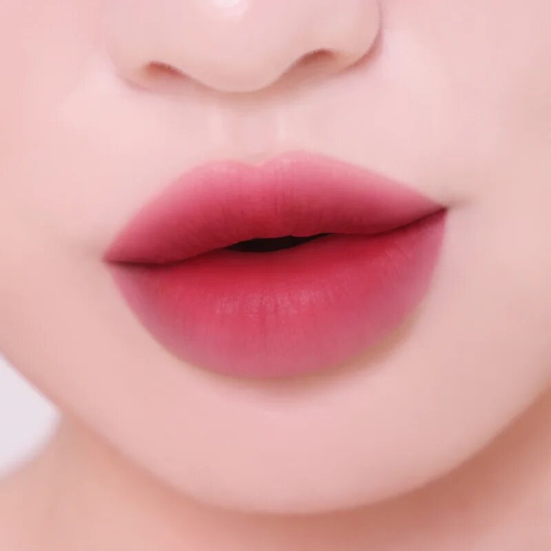 Colorgram Nude Blur Tint matná barva na rty s hydratačním účinkem odstín 12 Bloody Plum 5 g
