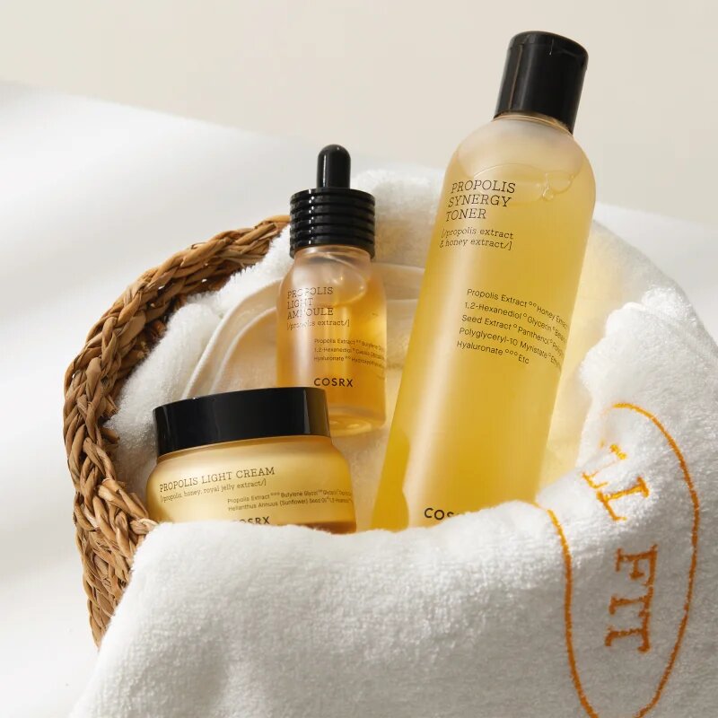 Cosrx Full Fit Propolis pleťové tonikum pro rozjasnění a vyhlazení pleti 150 ml