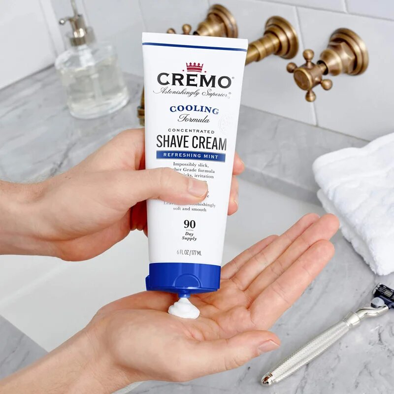 Cremo Refreshing Mint Cooling Shave Cream krém na holení v tubě pro muže 177 ml