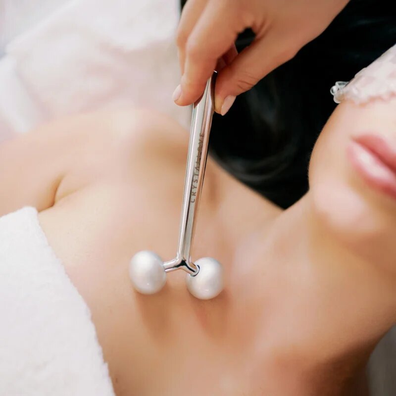 Crystallove Lift & Sculpt masážní pomůcka na obličej barva Silver 1 ks