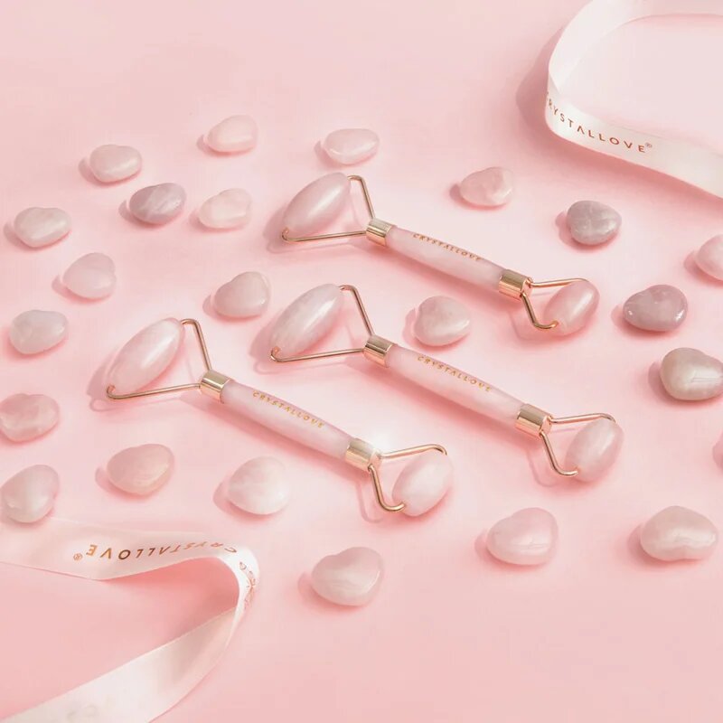 Crystallove Rose Quartz Selflove Set masážní váleček na obličej a masážní pomůcka