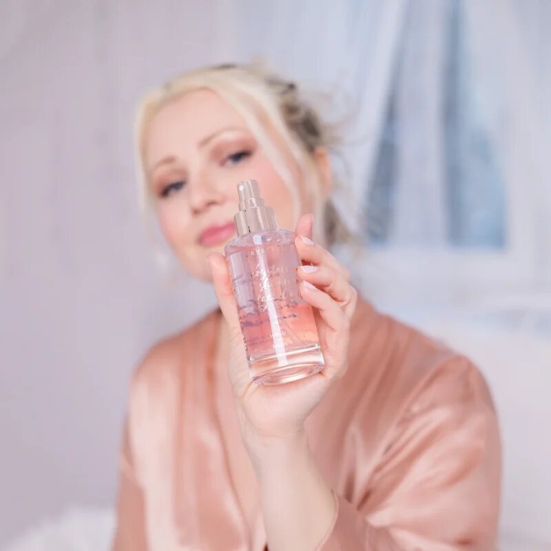 Crystallove Rose Quartz Shimmer Facial Mist pleťová mlha pro rozjasnění pleti 100 ml