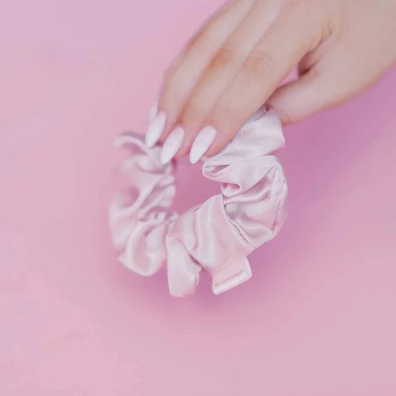 Crystallove Silk Scrunchie hedvábná gumička do vlasů Rose 1 ks