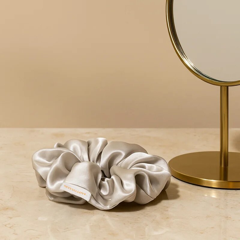 Crystallove Silk Scrunchie hedvábná gumička do vlasů Silver 1 ks