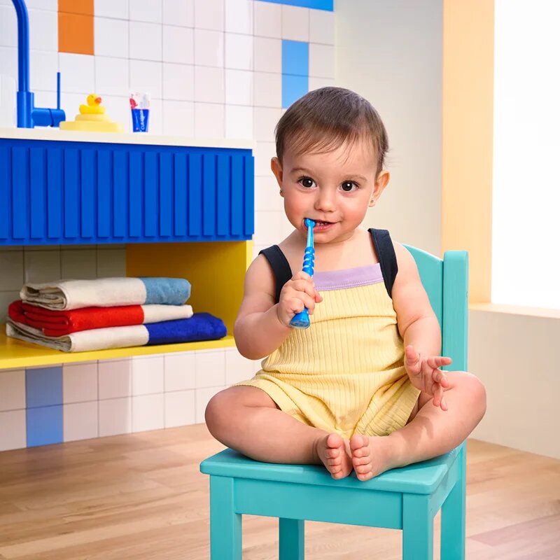 Curaprox Baby 0-4 Years zubní kartáček pro děti 1 ks