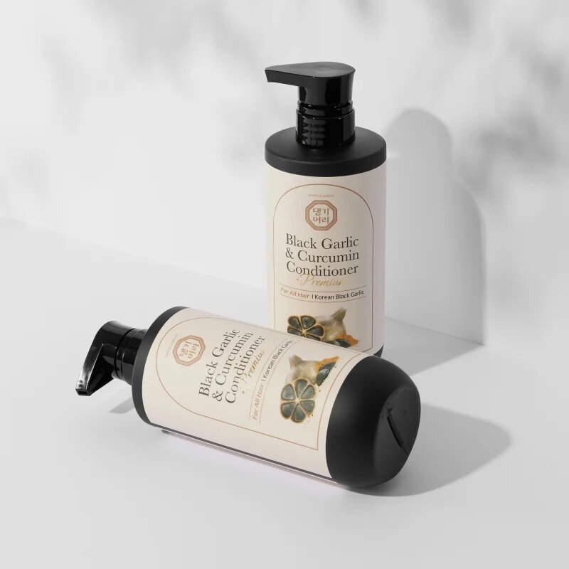 DAENG GI MEO RI Black Garlic & Curcumin Treatment pečující kondicionér pro hustotu vlasů a ochranu proti lámavosti 500 ml