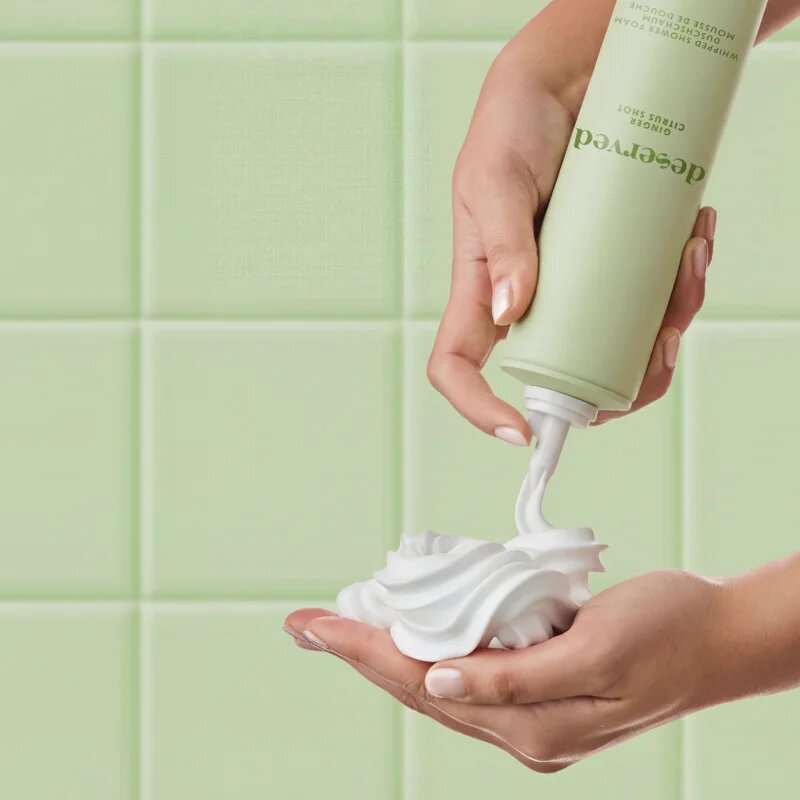 DESERVED Whipped Shower Foam Ginger Citrus Shot sprchová pěna na tělo 250 ml
