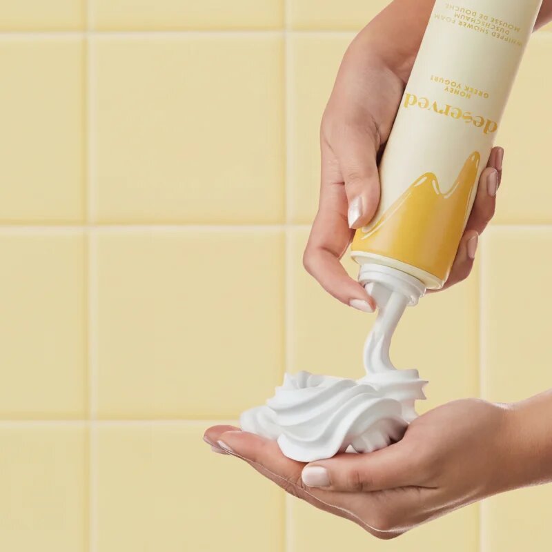 DESERVED Whipped Shower Foam Honey Greek Yogurt sprchová pěna na tělo 250 ml