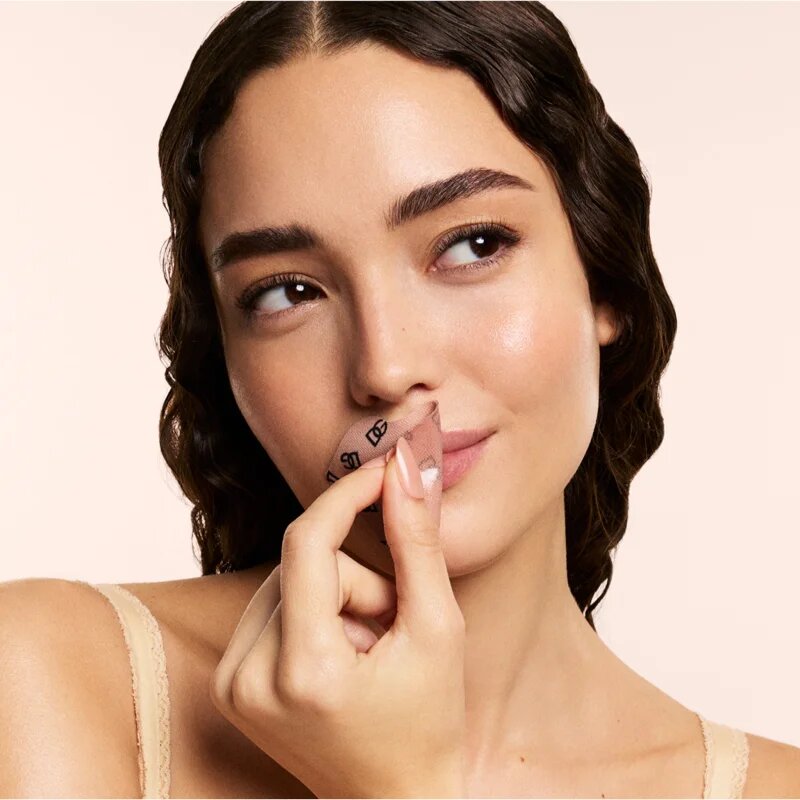 Dolce&Gabbana Fresh Skin Nouri-Kiss Petal Lip Patches hydrogelová maska na rty s vyživujícím účinkem 5x2.1 g
