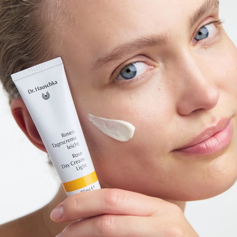 Dr. Hauschka Facial Care lehký krém z růže 30 ml