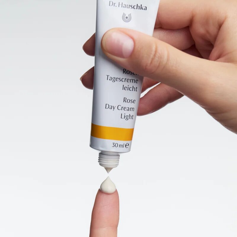 Dr. Hauschka Facial Care Rose Day Cream Light lehký krém z růže 30 ml