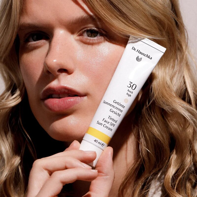 Dr. Hauschka Facial Care tónovací opalovací krém na obličej SPF 30 40 ml