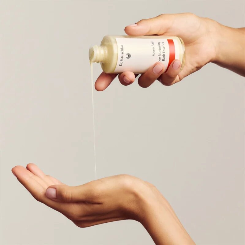 Dr. Hauschka Shower And Bath Rose přísada do koupele z růží 100 ml