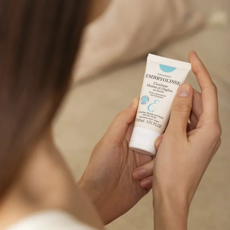 Embryolisse MOISTURIZATION AND REGENERATION zjemňující a vyživující krém na ruce 30 ml