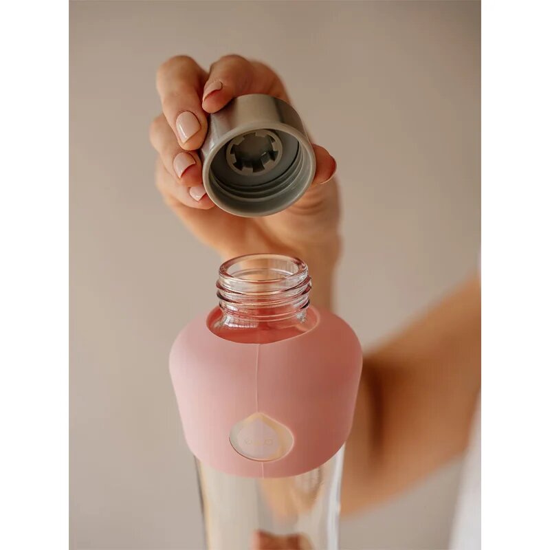 EQUA Active skleněná láhev na vodu Berry 550 ml