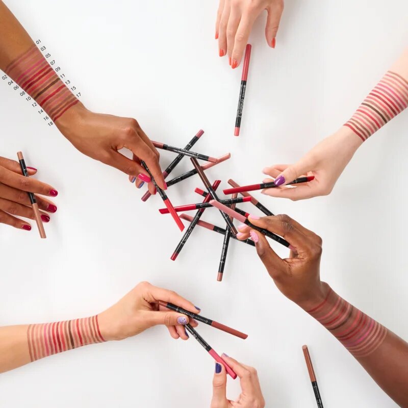 essence 8h Matte Comfort matná tužka na rty s ořezávátkem odstín 18 Cherry On Top 03 g