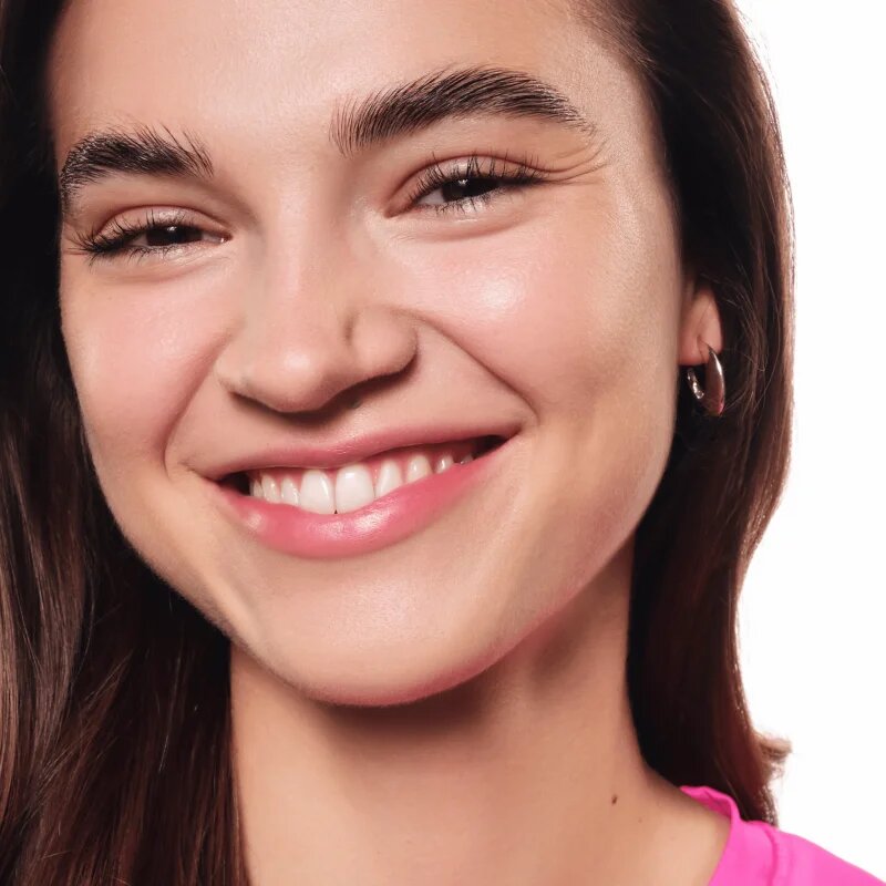 essence All About Soft Glow! transparentní fixační pudr pro rozjasnění pleti 8 g