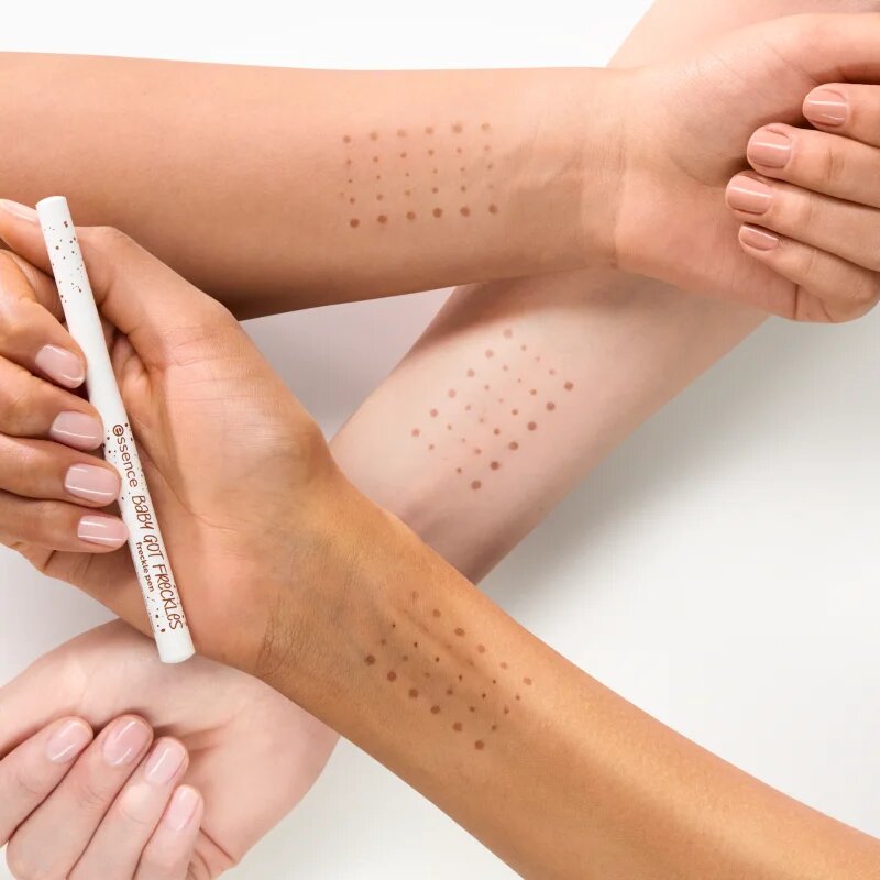essence BABY GOT FRECKLES fix na pihy odstín Faux Real 1 ml