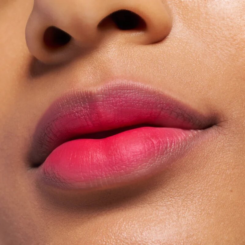 essence Blur Soufflé matná tekutá rtěnka odstín 04 Main Feed 3.6 ml