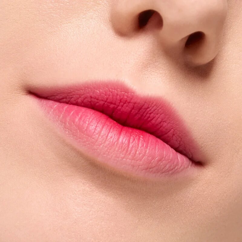 essence Blur Soufflé matná tekutá rtěnka odstín 04 Main Feed 3.6 ml