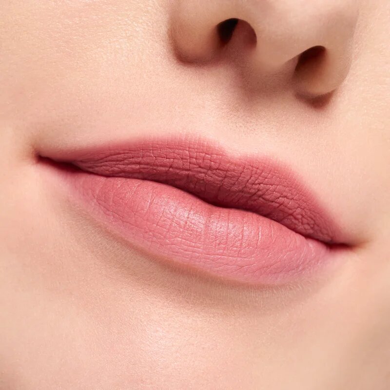 essence Blur Soufflé matná tekutá rtěnka odstín 09 Ghost Typing 3.6 ml