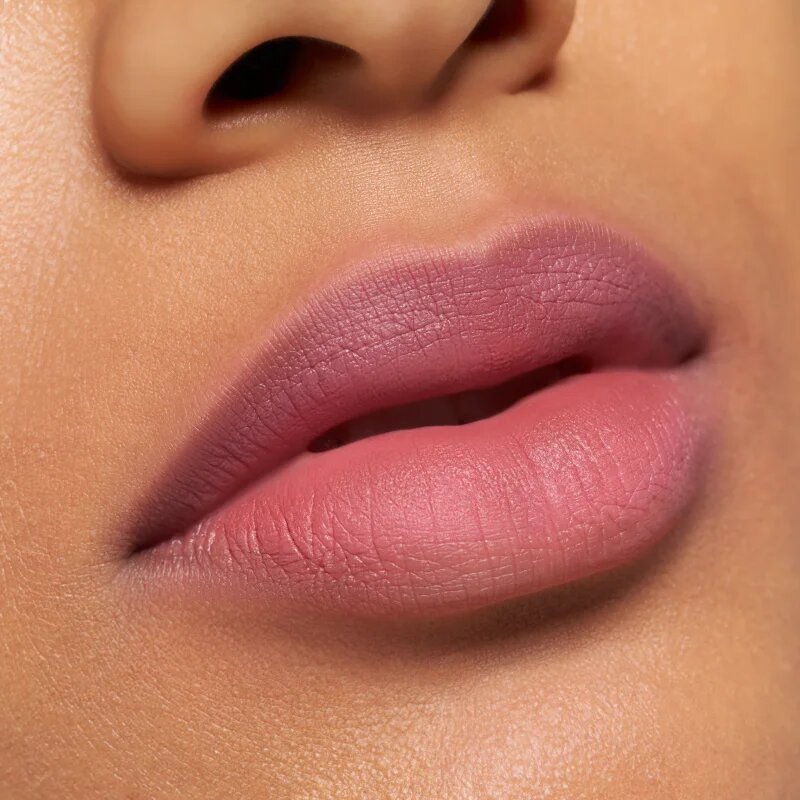 essence Blur Soufflé matná tekutá rtěnka odstín 09 Ghost Typing 3.6 ml