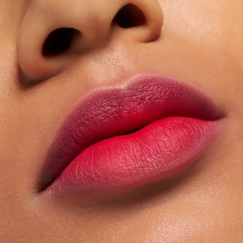 essence Blur Soufflé matná tekutá rtěnka odstín 11 Clickbait 3.6 ml