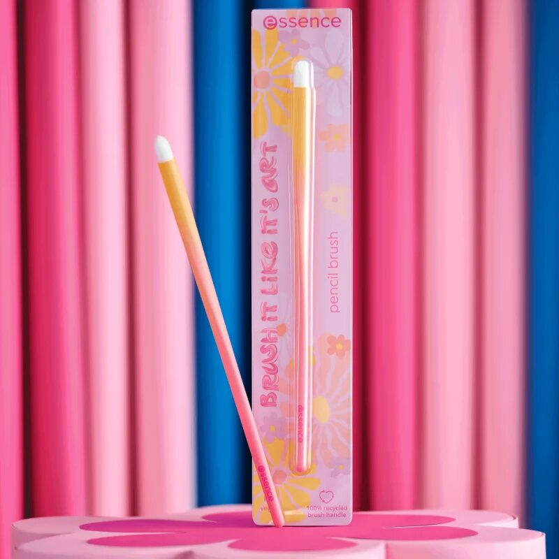 essence BRUSH IT LIKE IT'S ART pencil brush štětec na oční linky 01 Precision Meets Paint-spiration 1 ks