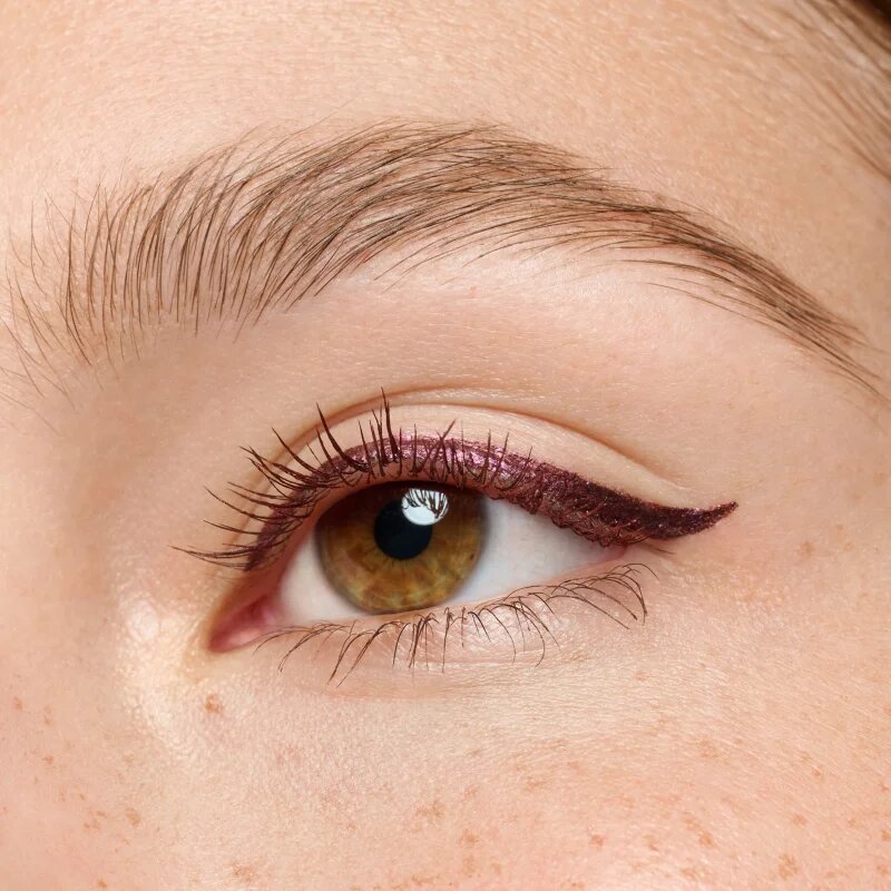 essence COLOUR it! metalická linka na oči odstín 02 Dark Cherry 3 ml