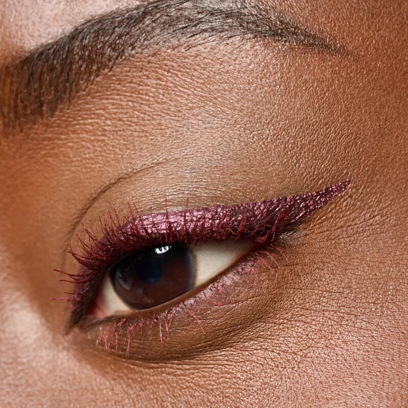 essence COLOUR it! metalická linka na oči odstín 02 Dark Cherry 3 ml