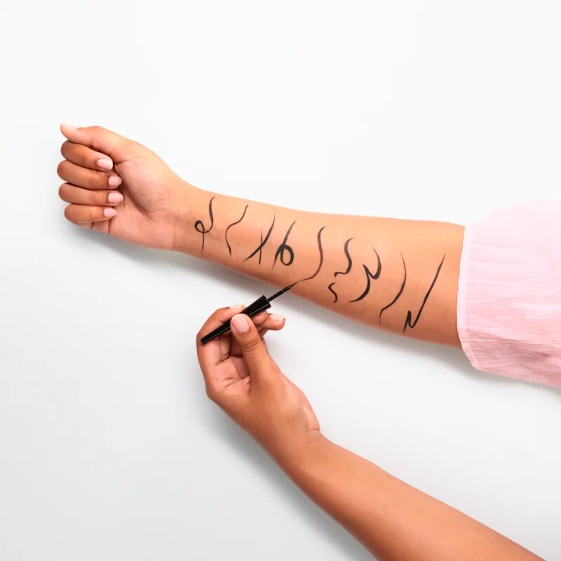 essence Dip Eyeliner voděodolná oční linka 3 ml