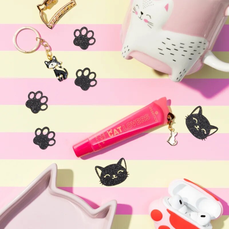 essence DOG GANG OR CAT CREW?!? CAT LOVERS tónovací balzám na rty s peptidy odstín 01 Little Paw 13 ml