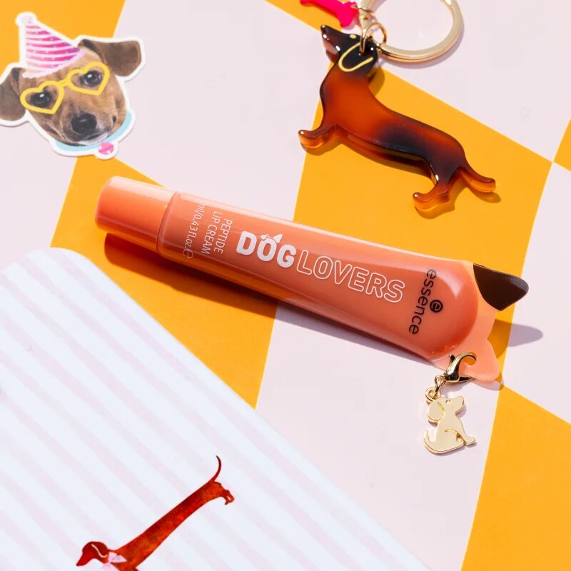 essence DOG GANG OR CAT CREW?!? DOG LOVERS tónovací balzám na rty s peptidy odstín 01 Best Buddy 13 ml