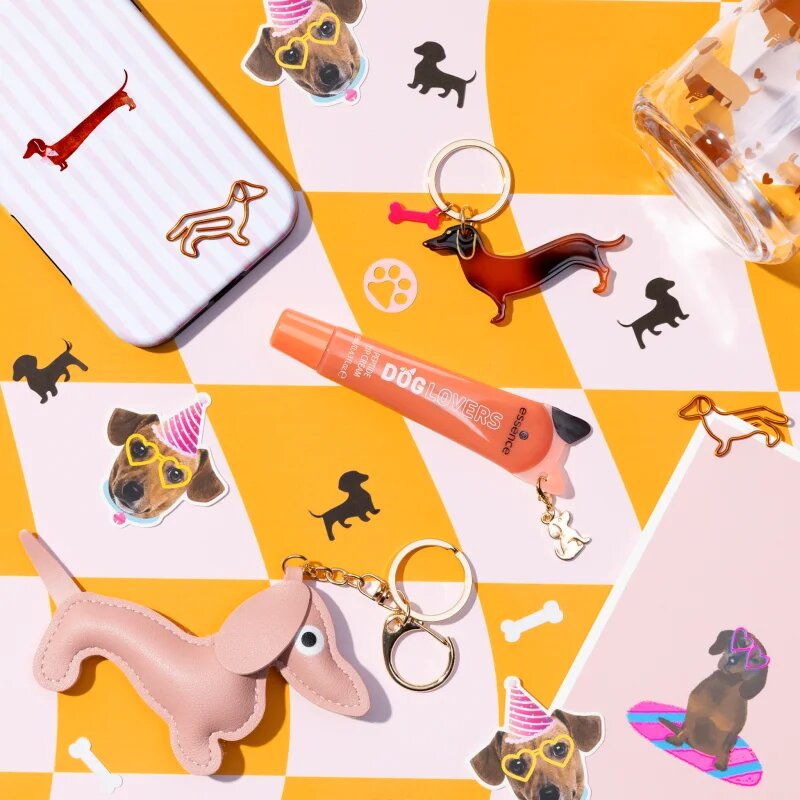 essence DOG GANG OR CAT CREW?!? DOG LOVERS tónovací balzám na rty s peptidy odstín 01 Best Buddy 13 ml