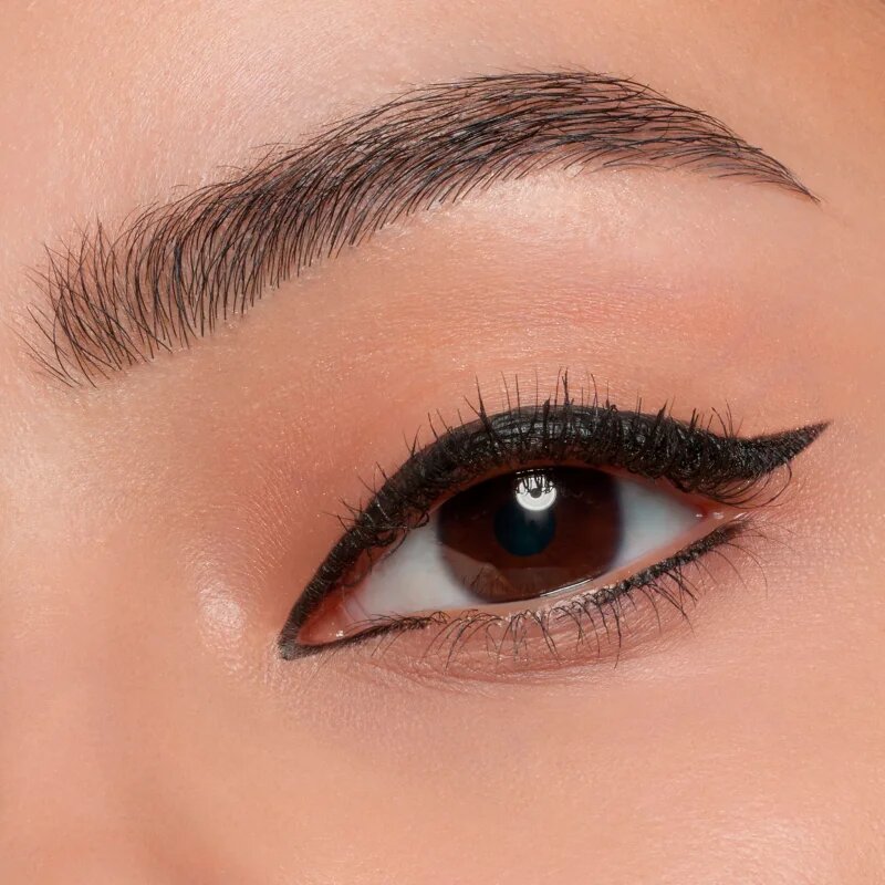 essence Eyeliner Pen oční linky v peru odstín 010 Blackest Black 1.1 ml